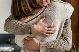 3 razões científicas para abraçar mais vezes