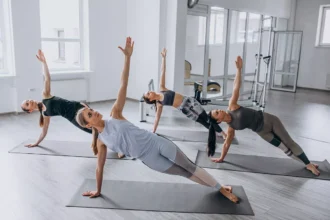 Como Transformar o Teu Dia com um Exercício de Pilates que Tonifica o Abdómen, Fortalece o Core e Esculpe os Glúteos