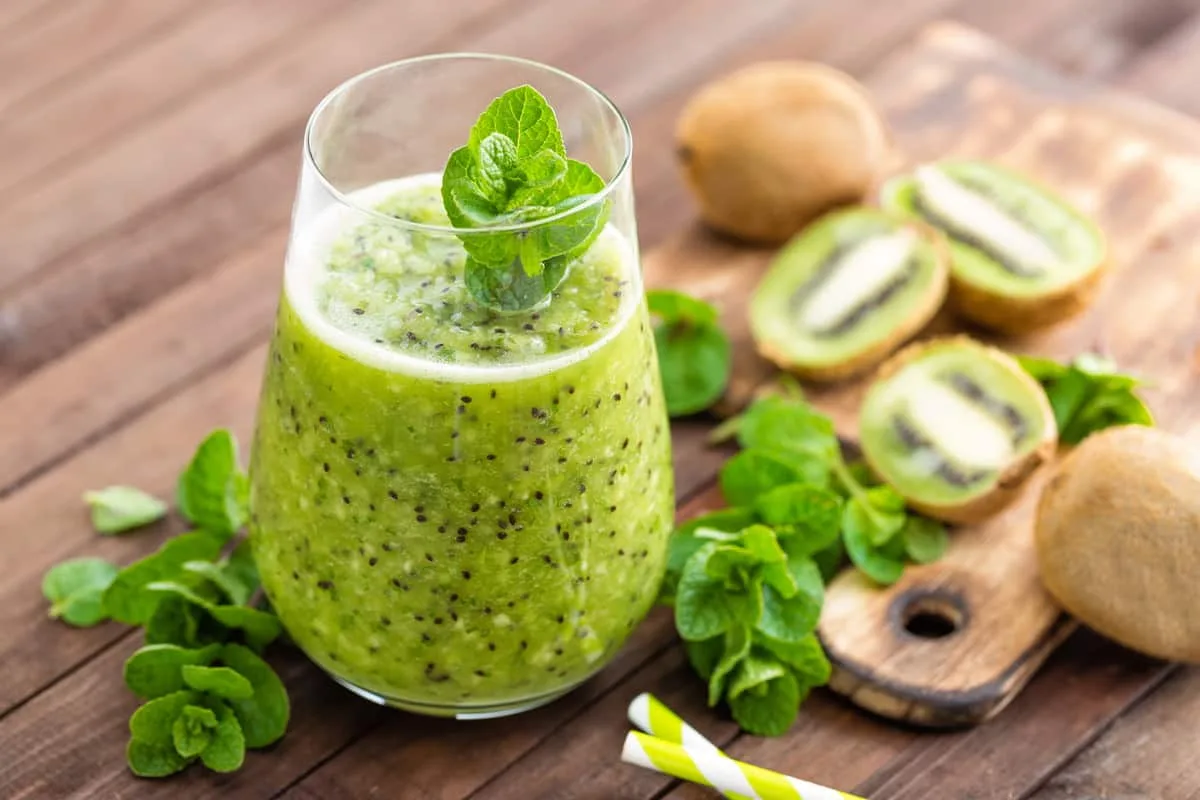 Bebidas Refrescantes com Menta e Kiwi
