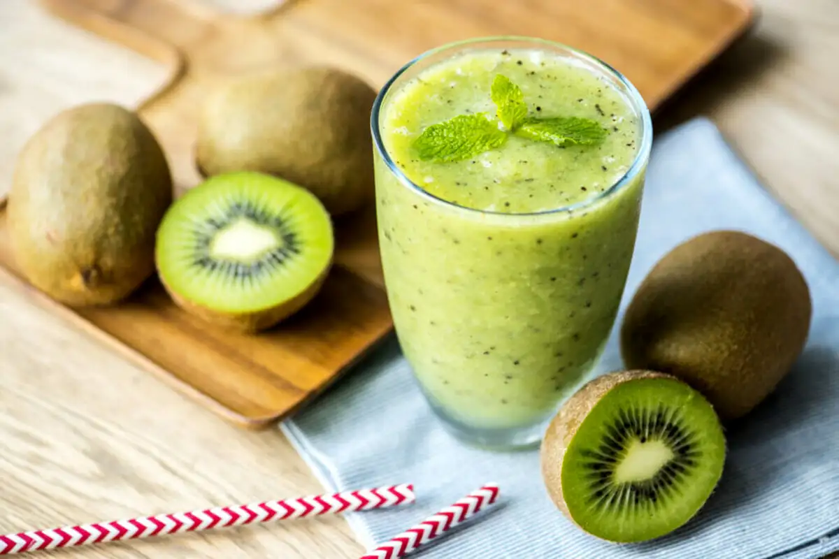 Bebidas Refrescantes com Menta e Kiwi