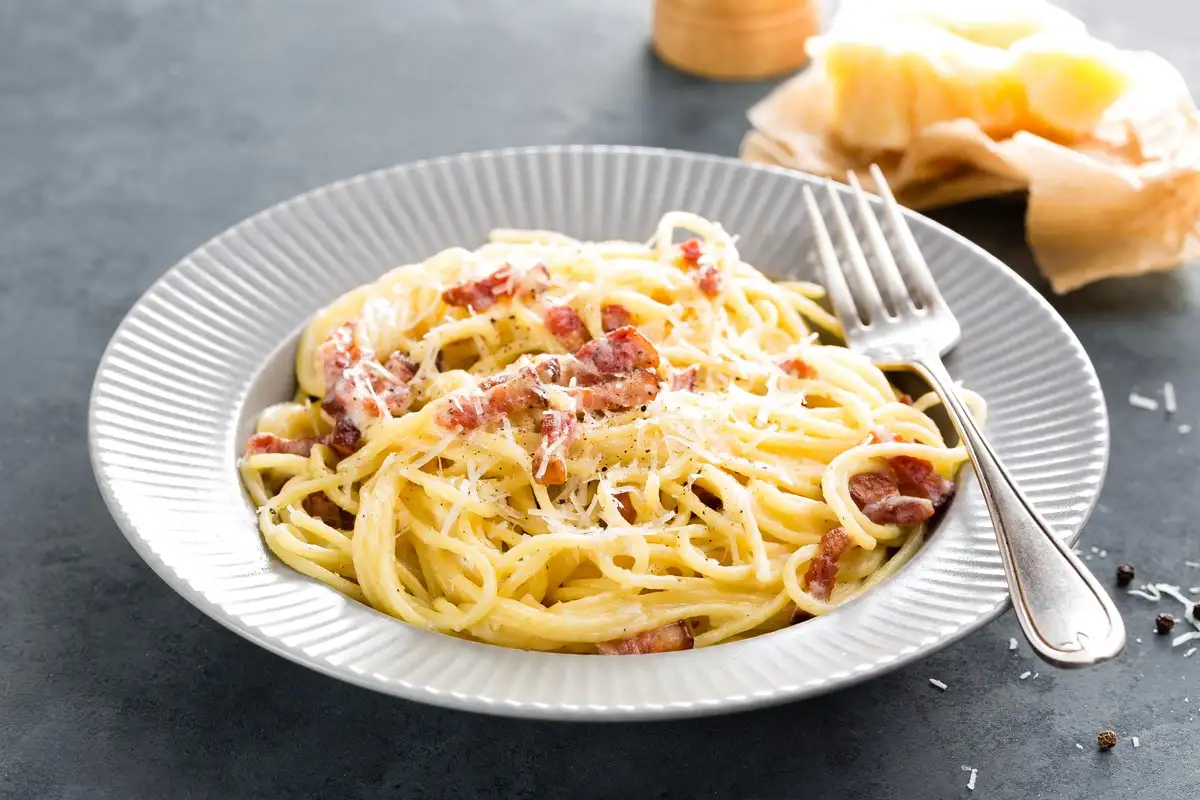 Jantar Rápido: Espaguete à Carbonara em 15 Minutos
