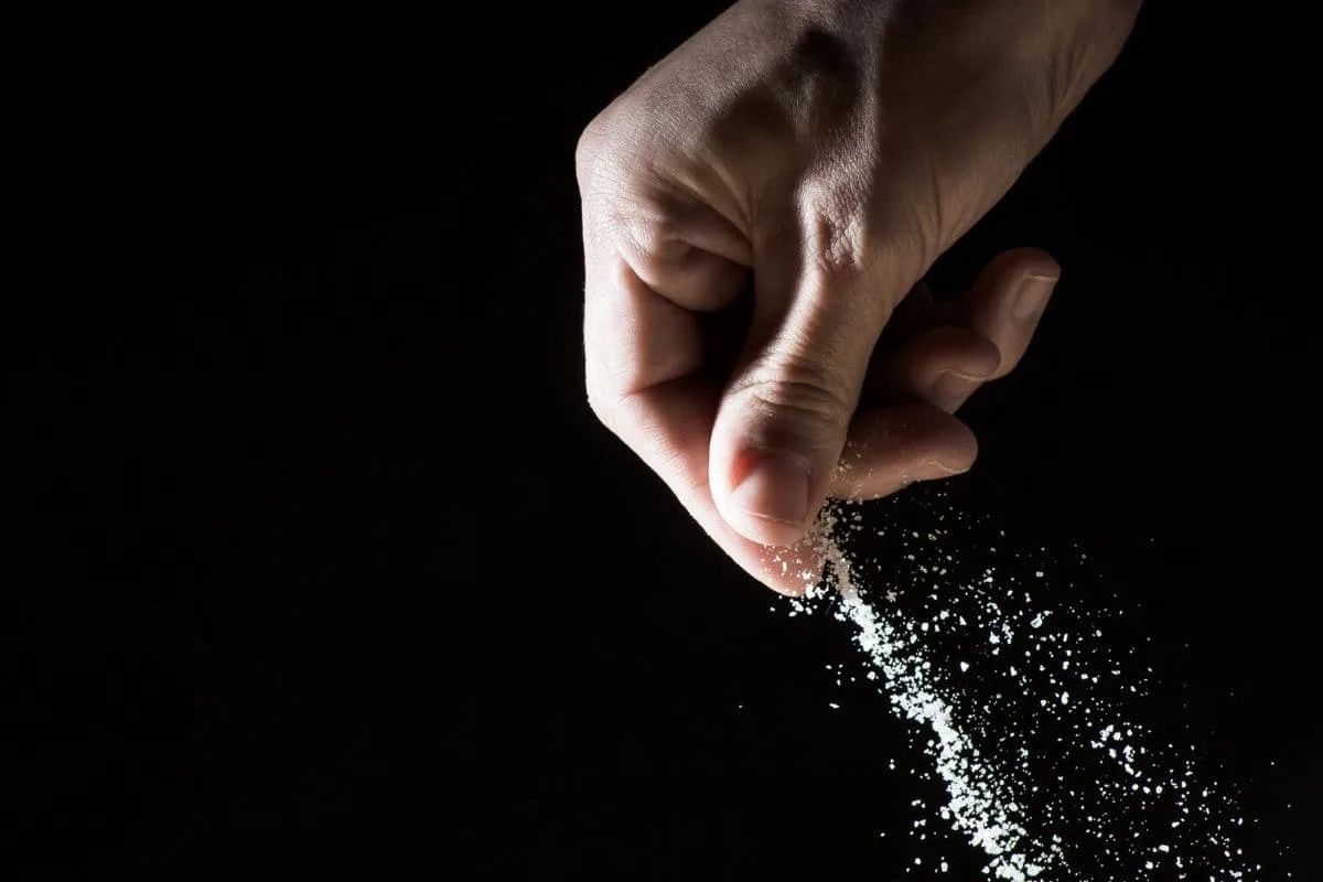 Como temperar carne corretamente para mantê-la suculenta