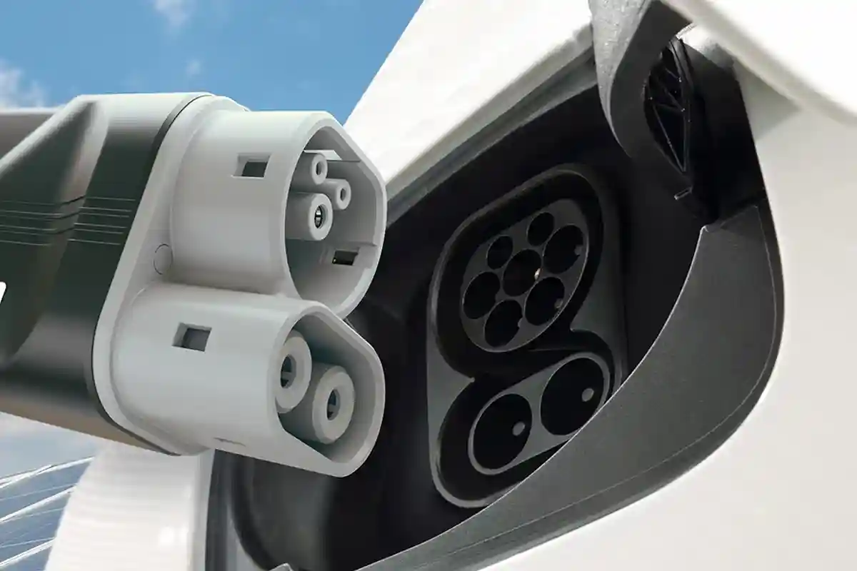 É possível ligar um carro elétrico à tomada da sua casa com segurança? O que precisa de saber