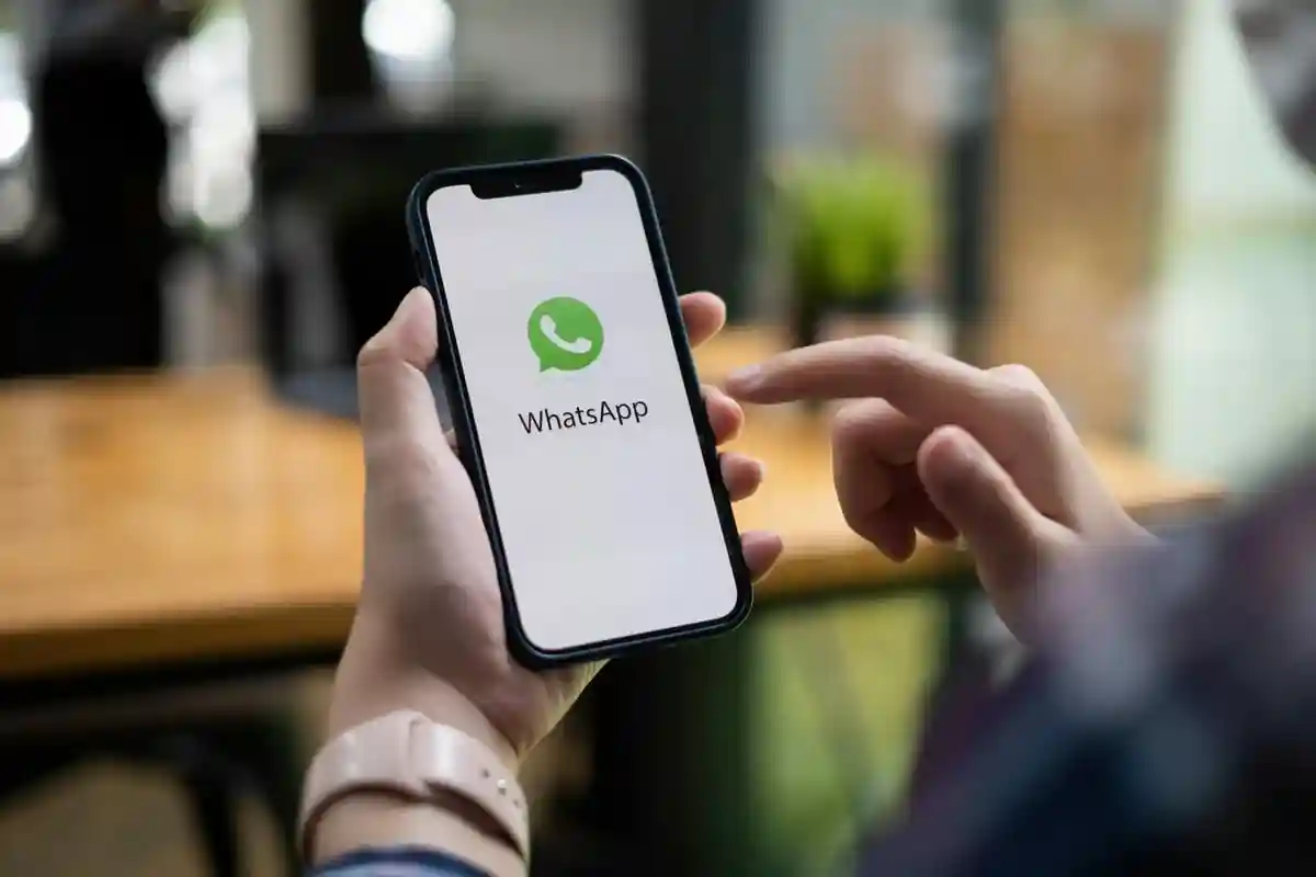 WhatsApp traz de volta a marca azul dupla: chega de marcas confusas!