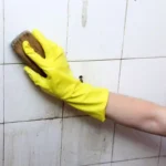 Limpe naturalmente os rejuntes dos azulejos da casa de banho: dois métodos simples para um brilho impecável