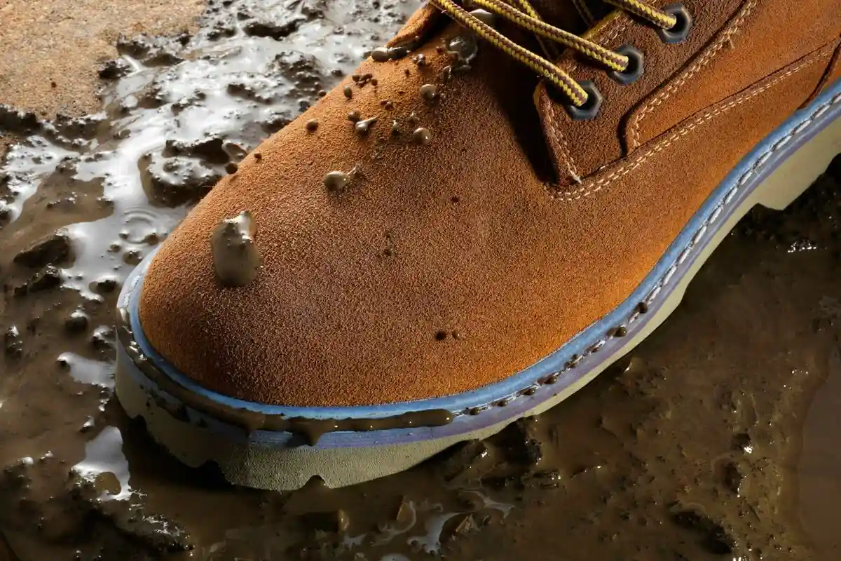 O truque genial para limpar ténis de camurça rapidamente