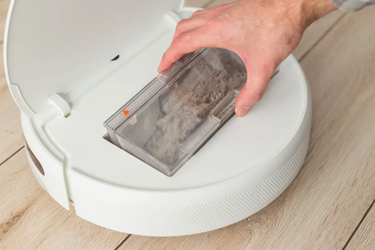 Como Limpar Seu Aspirador de Pó Como Profissional: Um Truque que Você Provavelmente Não Conhecia