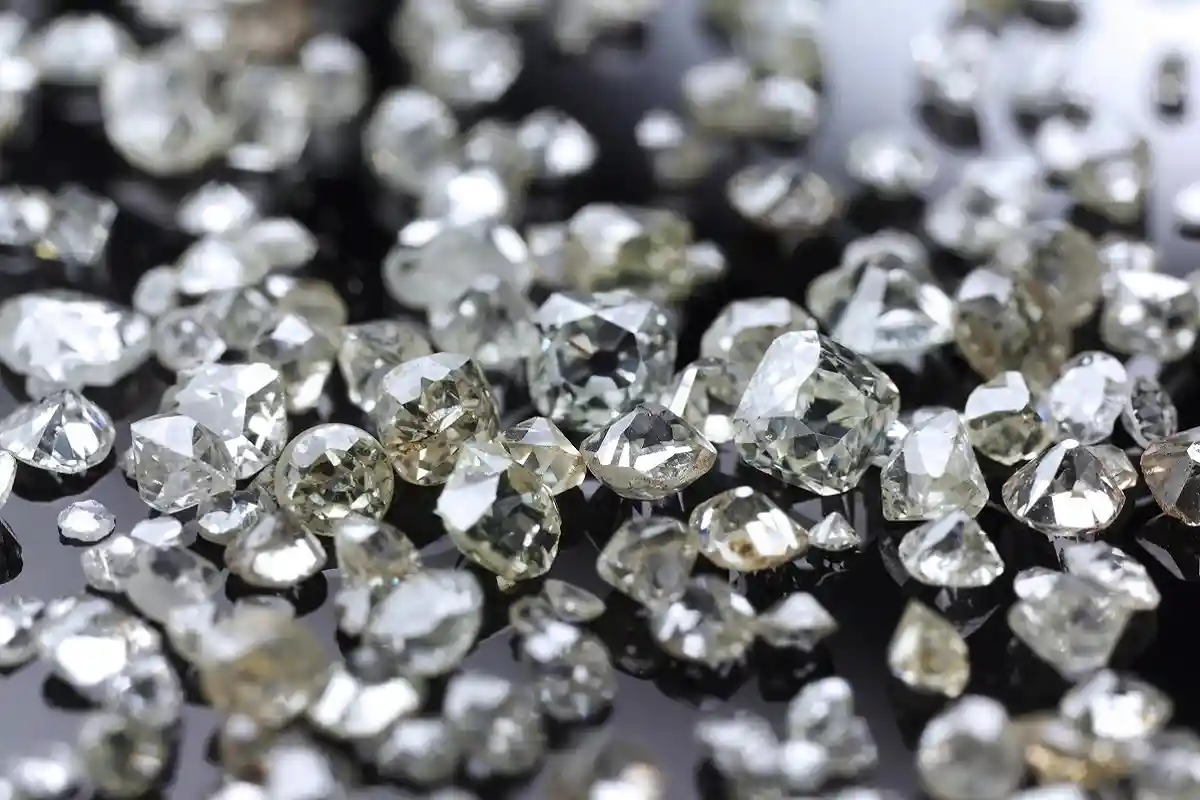 Sonho de 20 Anos Realizado: Cientistas Revolucionam a Criação de Diamantes Artificiais