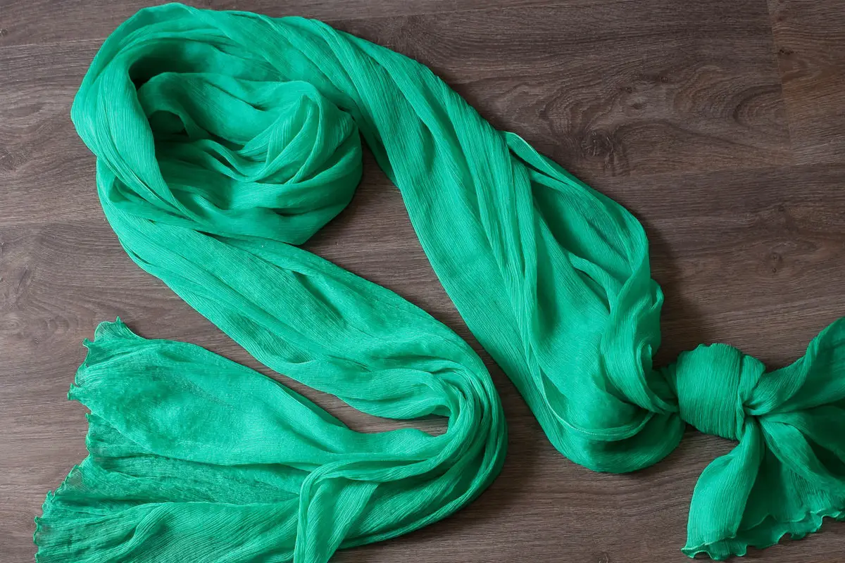 O segredo do Feng Shui de pendurar um lenço verde na sua porta