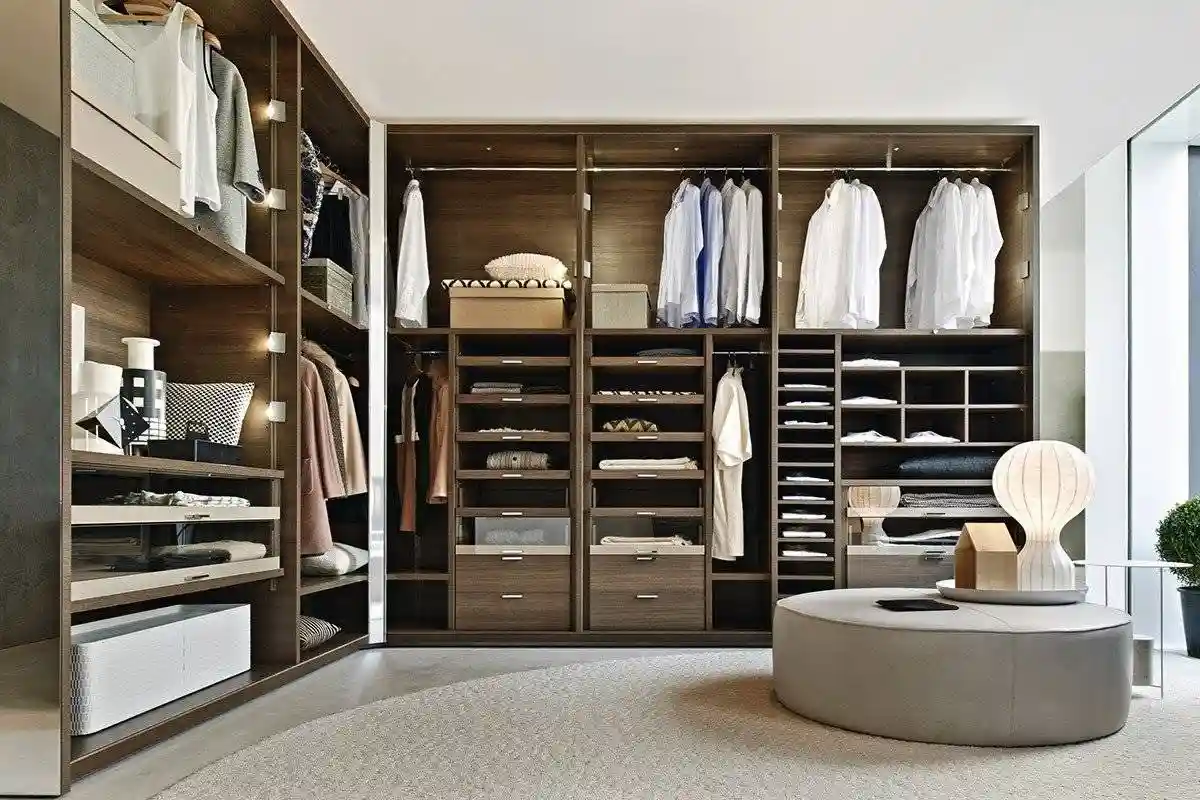 7 itens indispensáveis no guarda-roupa de uma mulher confiante e ousada