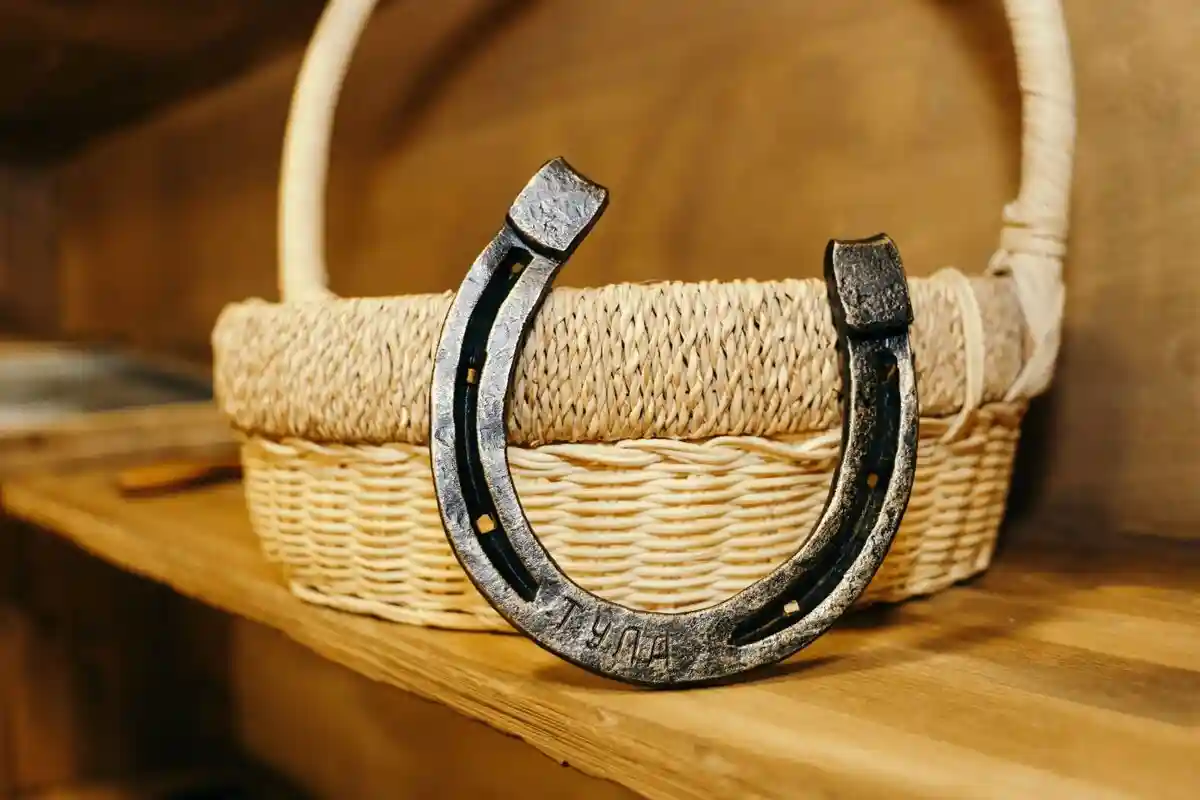 Por que pendurar uma ferradura na varanda traz mais do que apenas charme