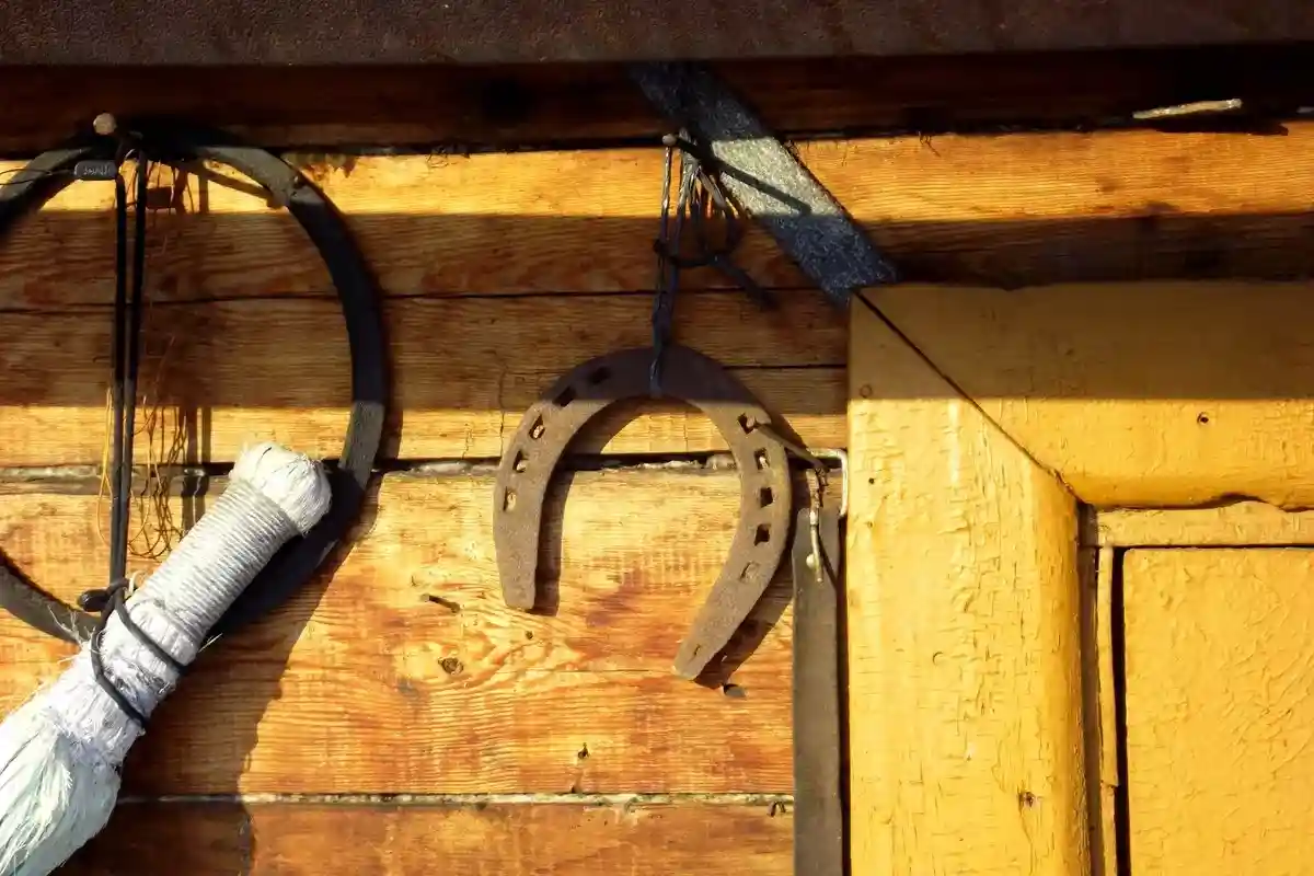 Por que pendurar uma ferradura na varanda traz mais do que apenas charme