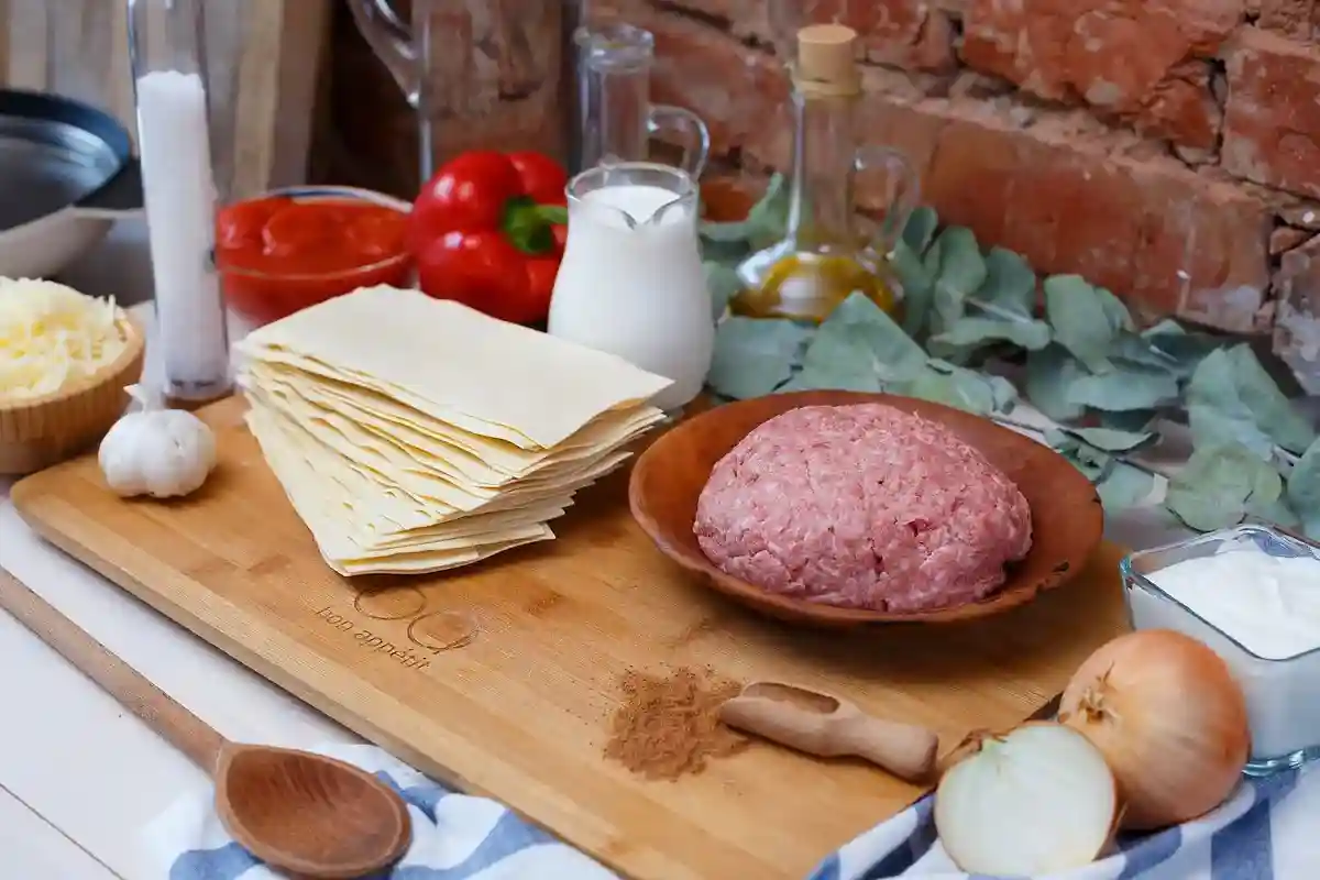 Lasanha com camadas de queijo: a sua receita ideal para um jantar acolhedor em família