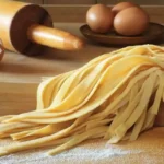 Faça um macarrão caseiro de dar água na boca com apenas 3 ingredientes