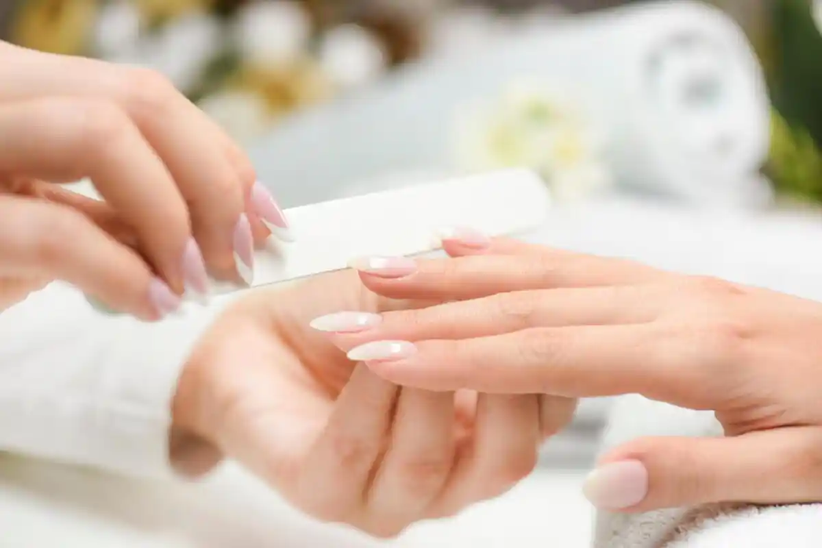 Manicure Francesa Ombre Perfeita em Casa: Unhas Elegantes em 5 Minutos