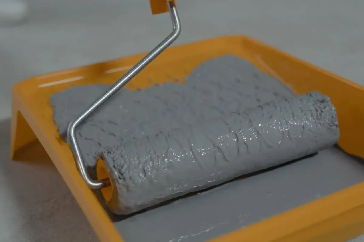 Como limpar o seu rolo de pintura como um profissional para um acabamento impecável