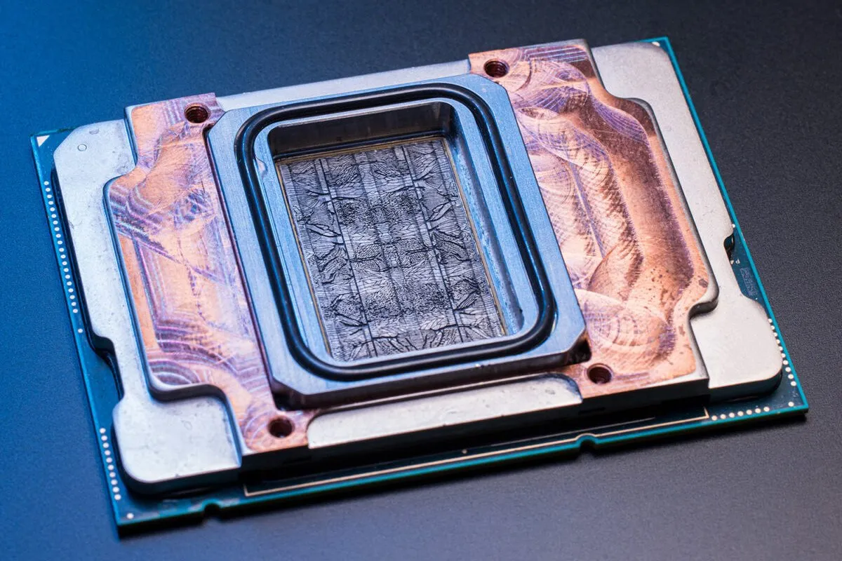 Avanço da Microsoft em refrigeração microfluídica: uma revolução para processadores e GPUs