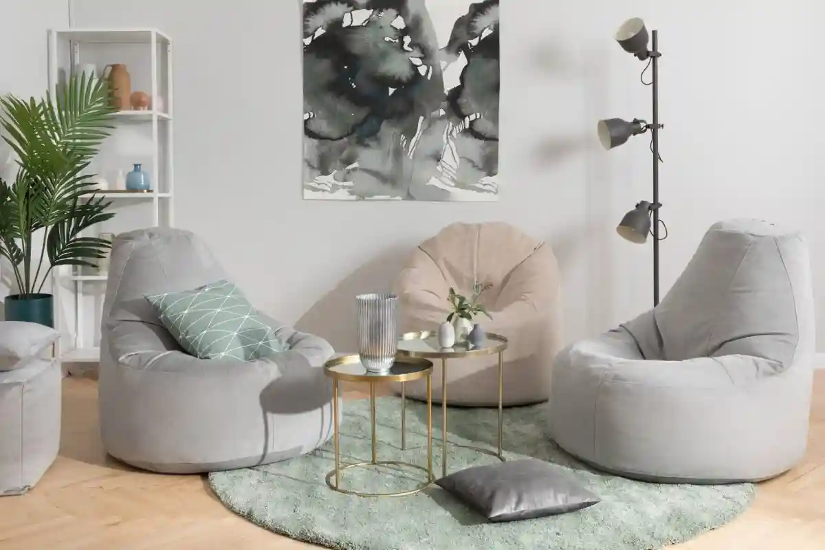 Livre-se do sofá: a tendência que transforma a sua sala de estar num refúgio moderno e funcional