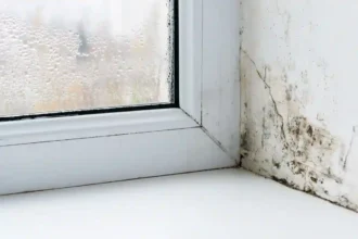 Mofo nas Janelas de Plástico: Causas e Como Eliminá-lo de Vez