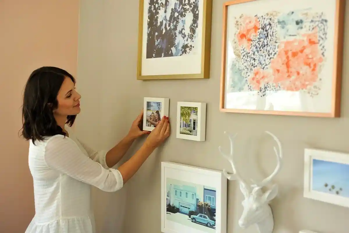 Pendure decorações como um profissional sem danificar as suas paredes