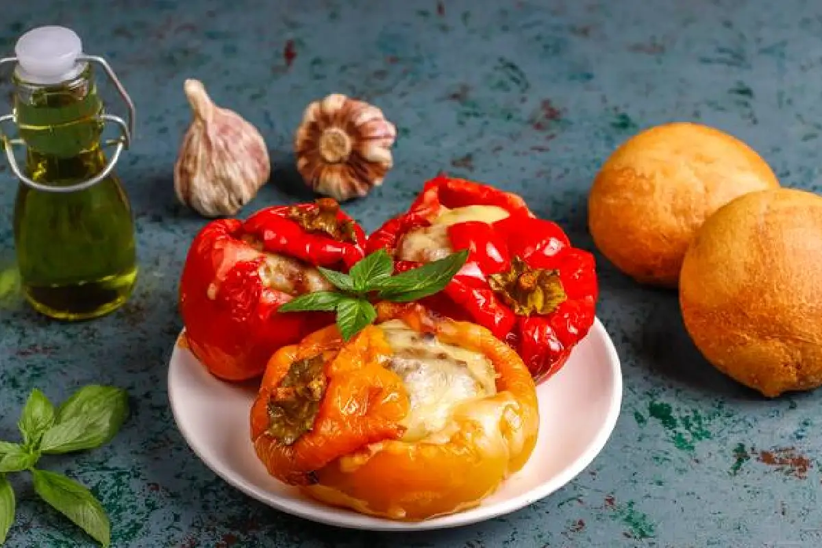 Pimentão Recheado com Ovo no Micro-ondas: Receita Rápida em 5 Minutos