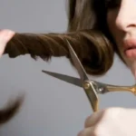 Por que algumas pessoas cortam o cabelo após um rompimento, segundo a psicologia