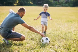 Pressão dos pais nos desportos juvenis: como isso afeta o desempenho do seu filho