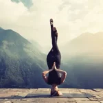 Benefícios do Purvottanasana: a postura de ioga que fortalece o peito, as costas e os braços num único movimento