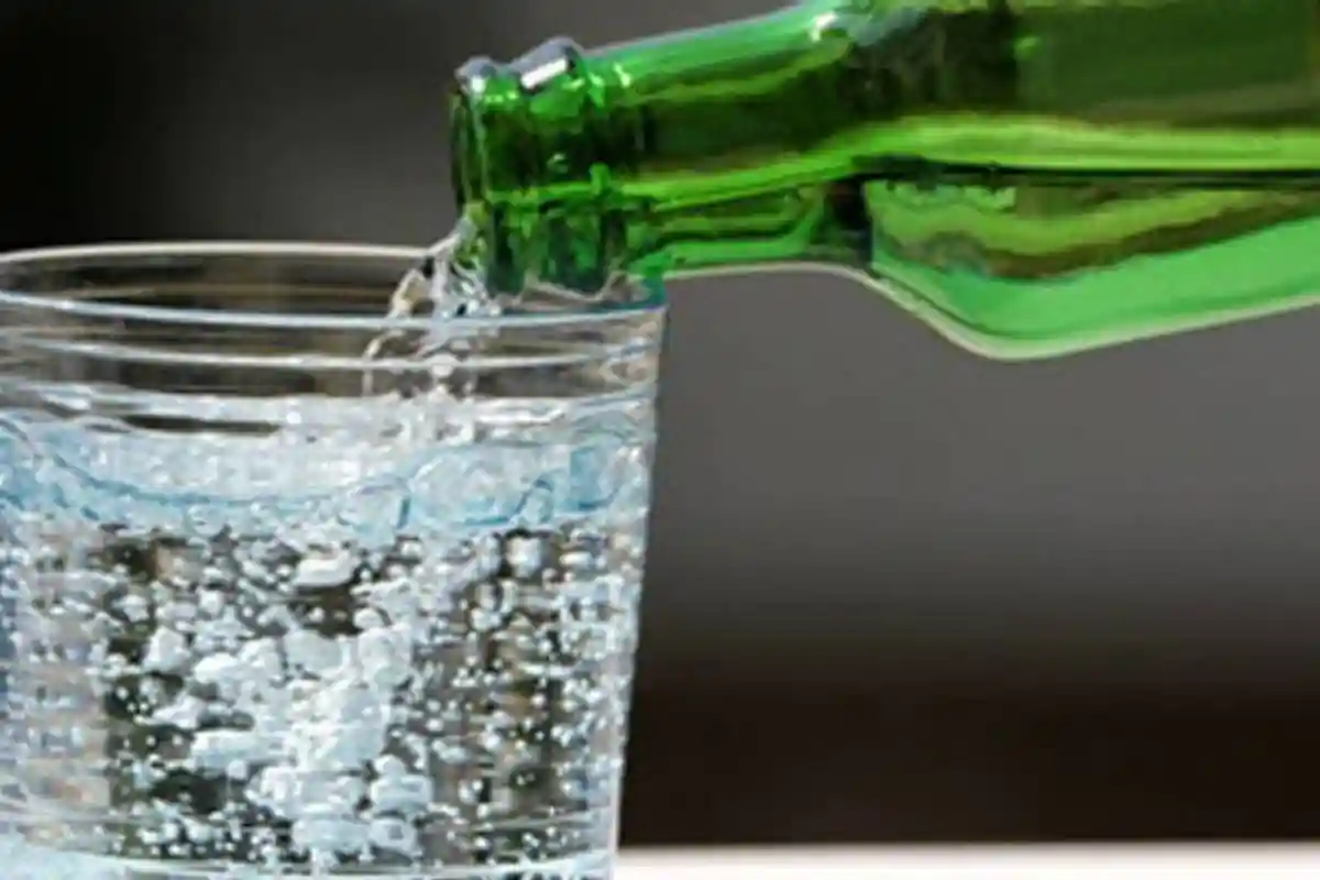 Remova manchas de vinho tinto das roupas naturalmente: salve o seu guarda-roupa com truques ecológicos