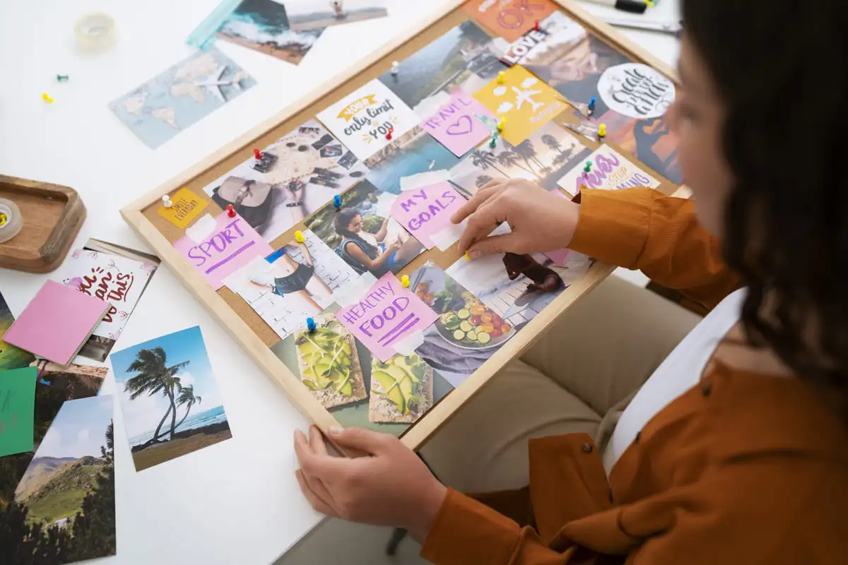 O Que é uma Tábua de Sonhos e Ela Realmente Ajuda a Realizar Qualquer Desejo?