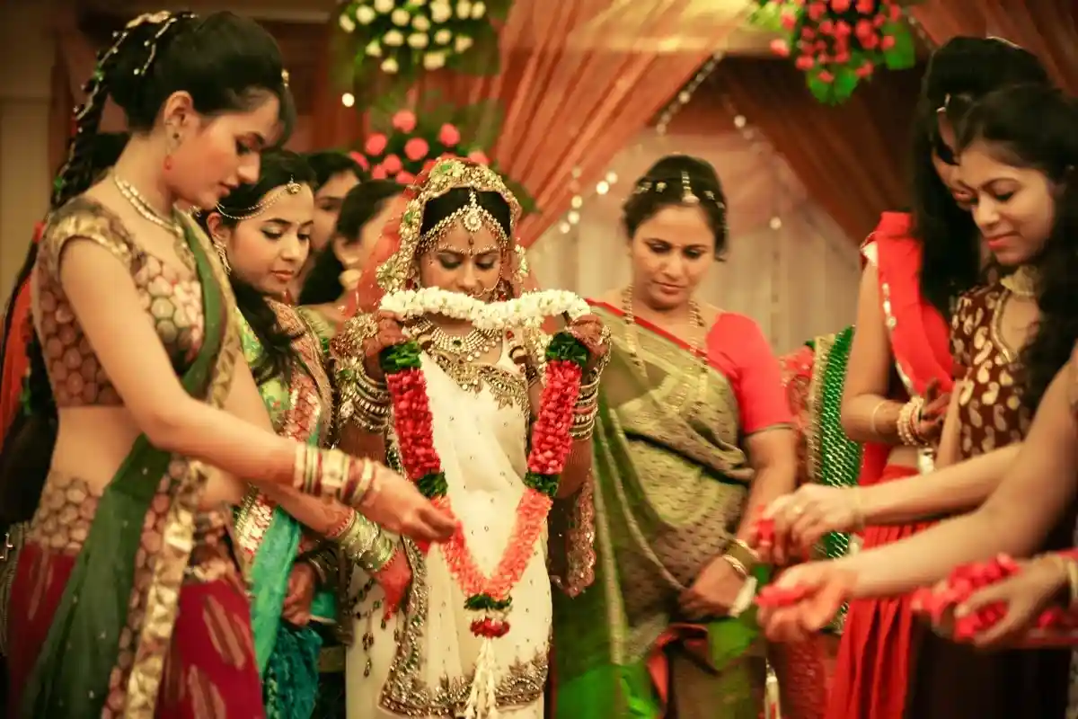 Tradições de casamento indianas: 7 rituais vibrantes para inspirar o seu grande dia