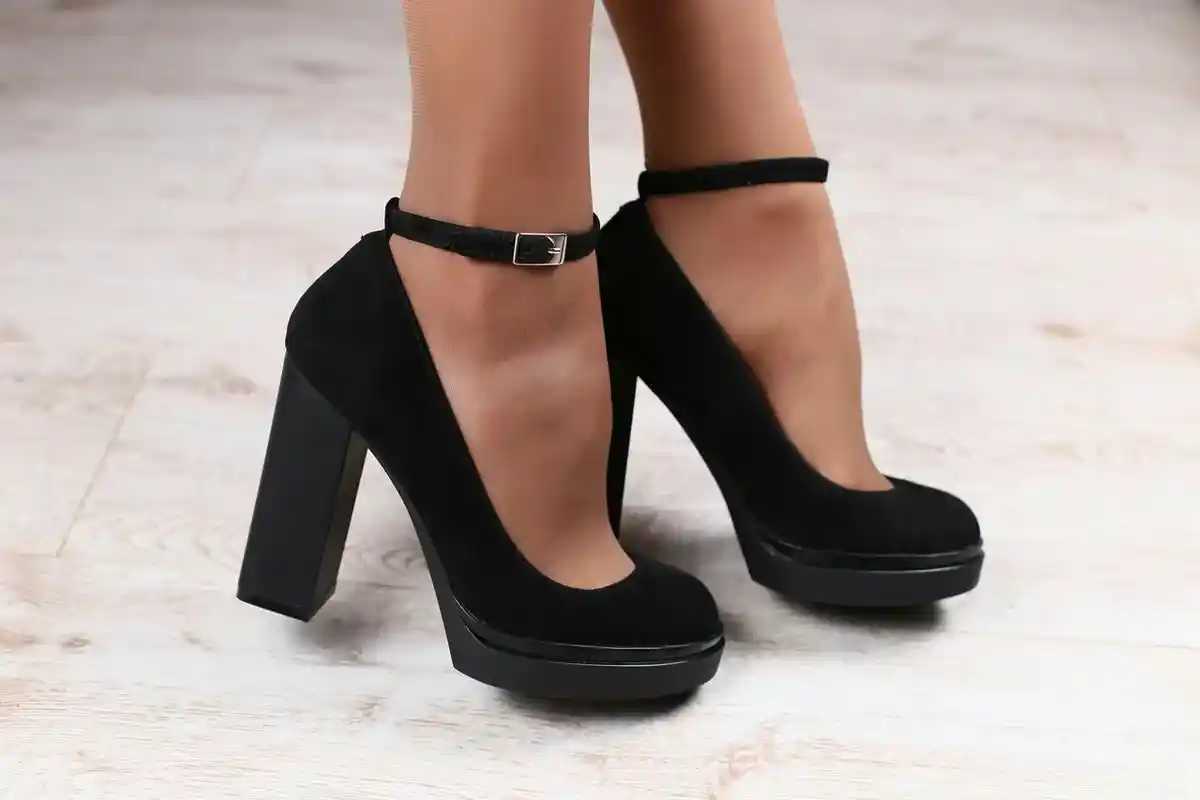 Viaje com Inteligência: 3 Peças de Roupa a Evitar em Voos para Sua Saúde e Conforto