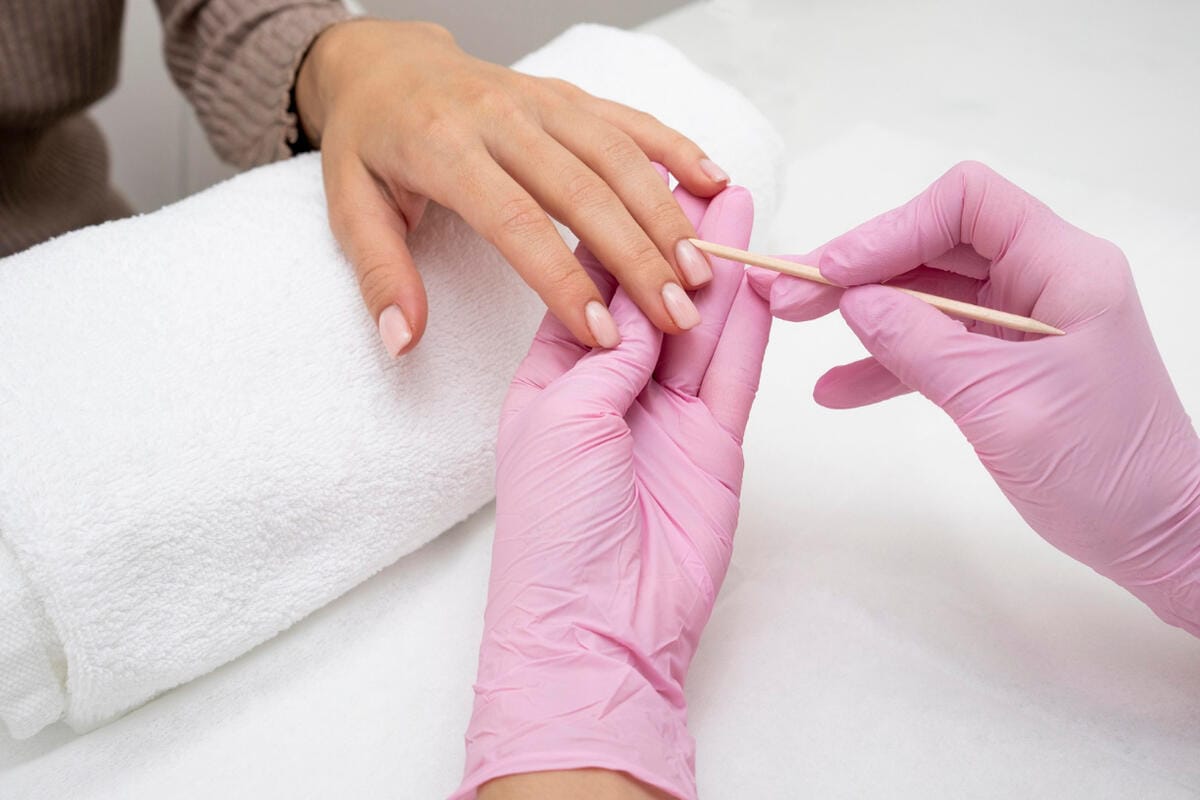 3 Designs de Manicure em Tons Pastel para Unhas Curtas