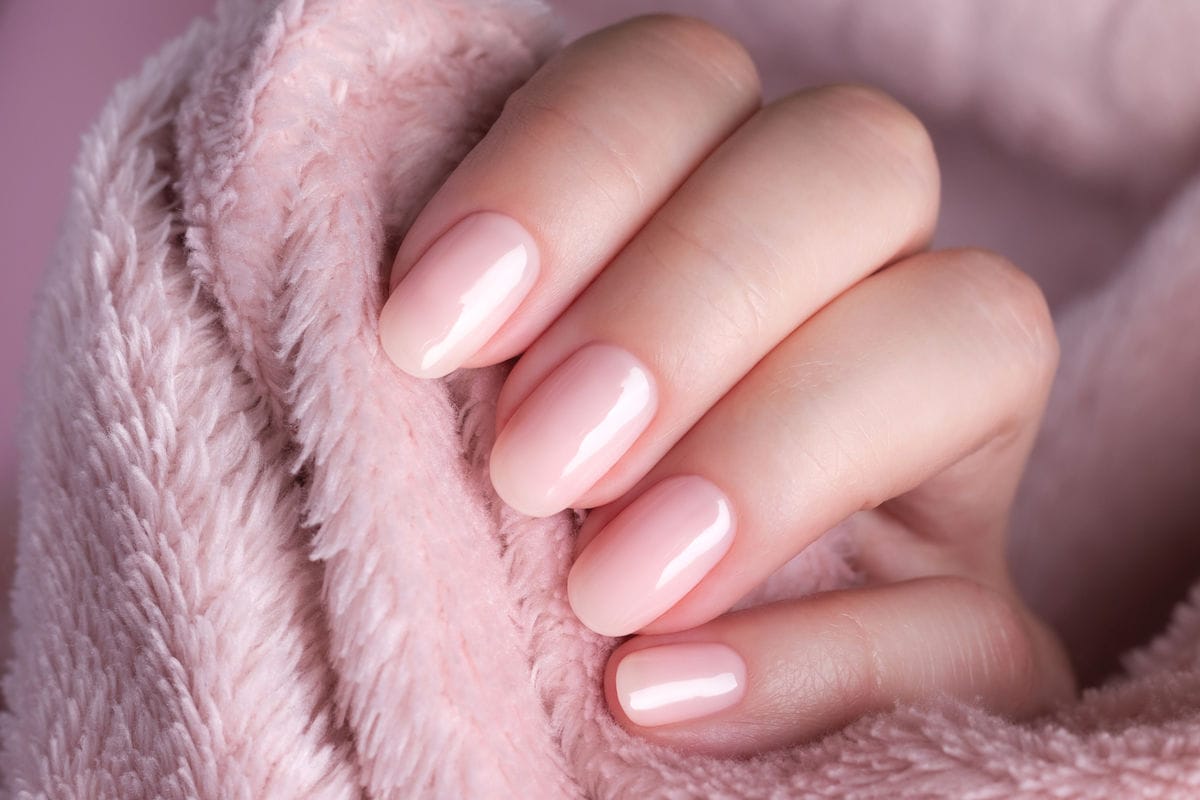 3 Designs de Manicure em Tons Pastel para Unhas Curtas