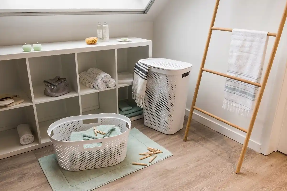 Adeus ao Cesto de Roupa Suja à Vista: A Nova Tendência que Mantém a Ordem e é Multifuncional