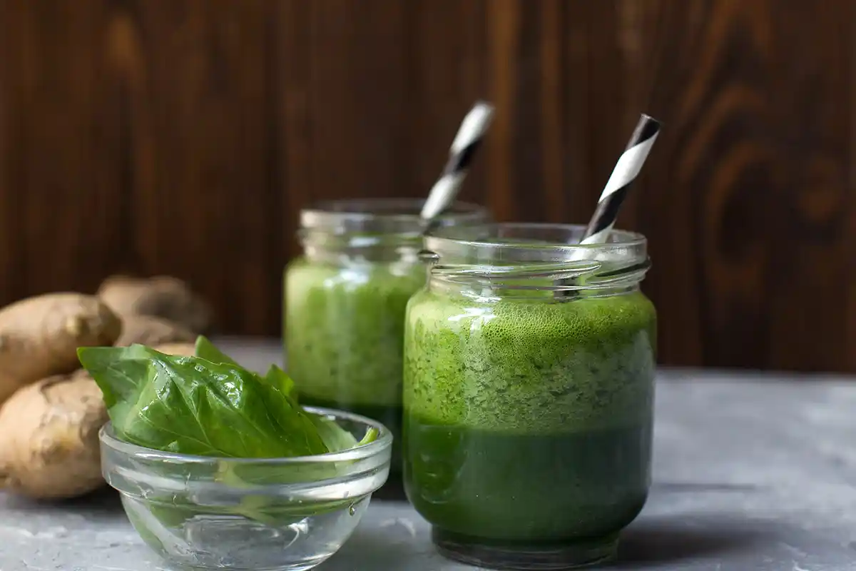 Batido de Maçã, Espinafre e Gengibre: A Bebida de Ouro para Revitalizar o Corpo