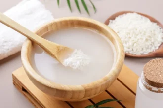 Água de arroz para o rosto: Como usá-la para hidratar, remover manchas e reduzir rugas