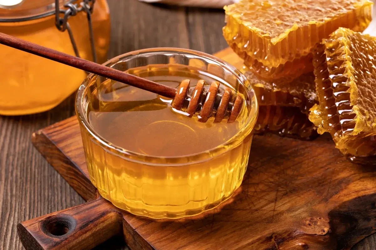 Água de arroz para o rosto: Como usá-la para hidratar, remover manchas e reduzir rugas