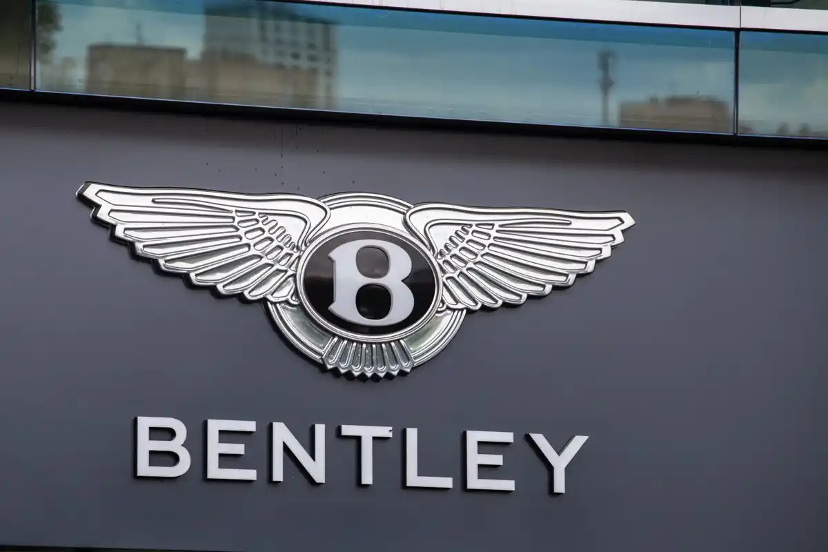 Bentley Questiona Foco Exclusivo em Elétricos: "Debate Ideológico"