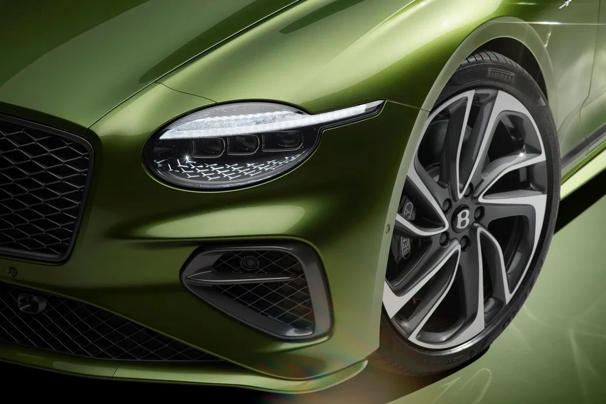 Bentley Questiona Foco Exclusivo em Elétricos: "Debate Ideológico"