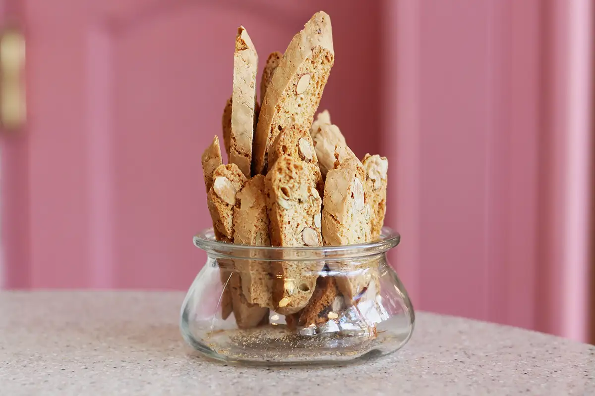 Biscottis de Amêndoas e Damascos: Crocantes, Dourados e Irresistíveis