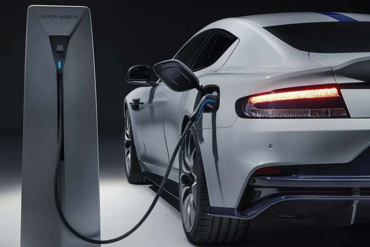 Porquê os Carros a Gasolina Duram 12 Anos e os Elétricos Apenas 4?