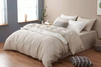 Não Só para Dormir: A Nova Tendência que Substitui Cobertores e Transforma Sua Cama na Estrela do Quarto