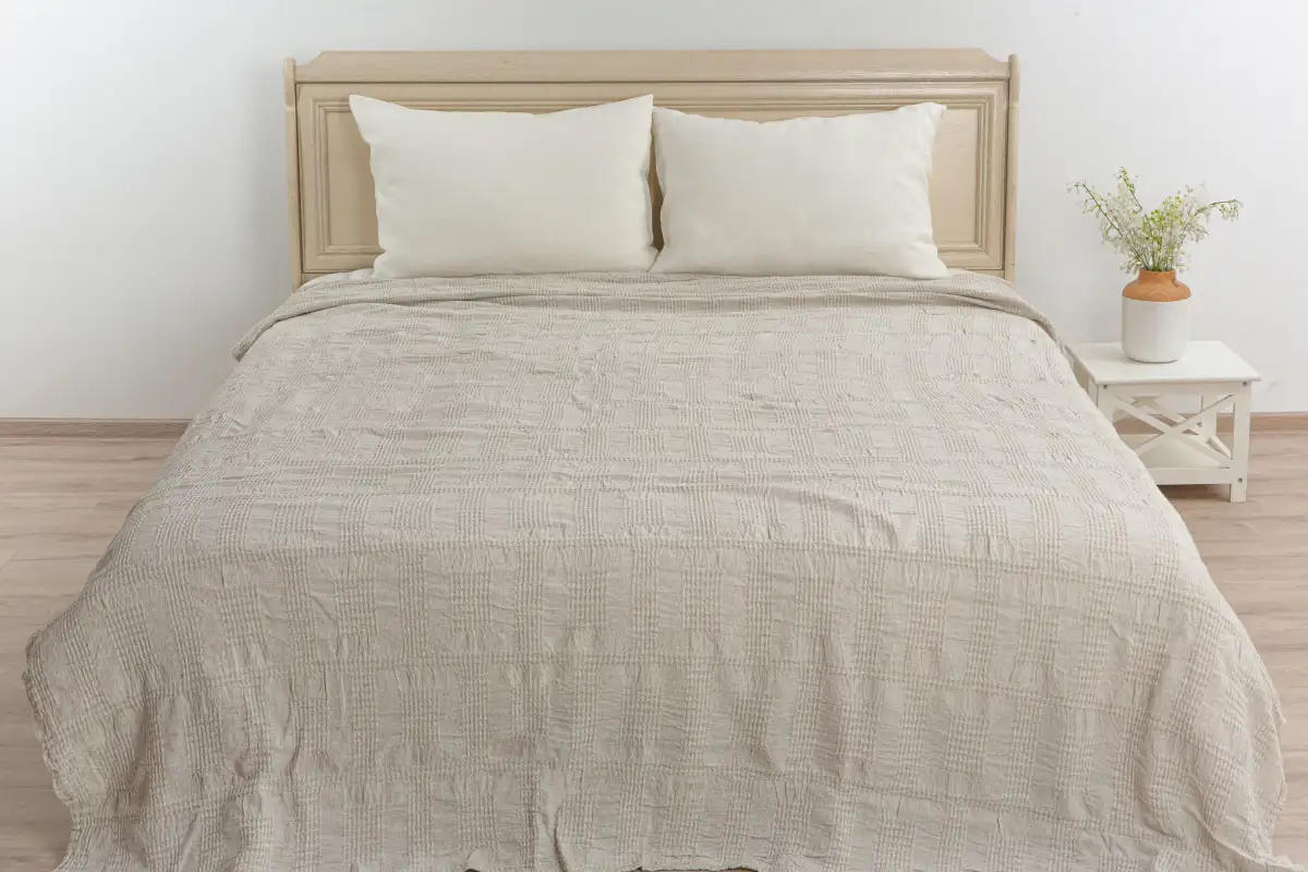 Não Só para Dormir: A Nova Tendência que Substitui Cobertores e Transforma Sua Cama na Estrela do Quarto