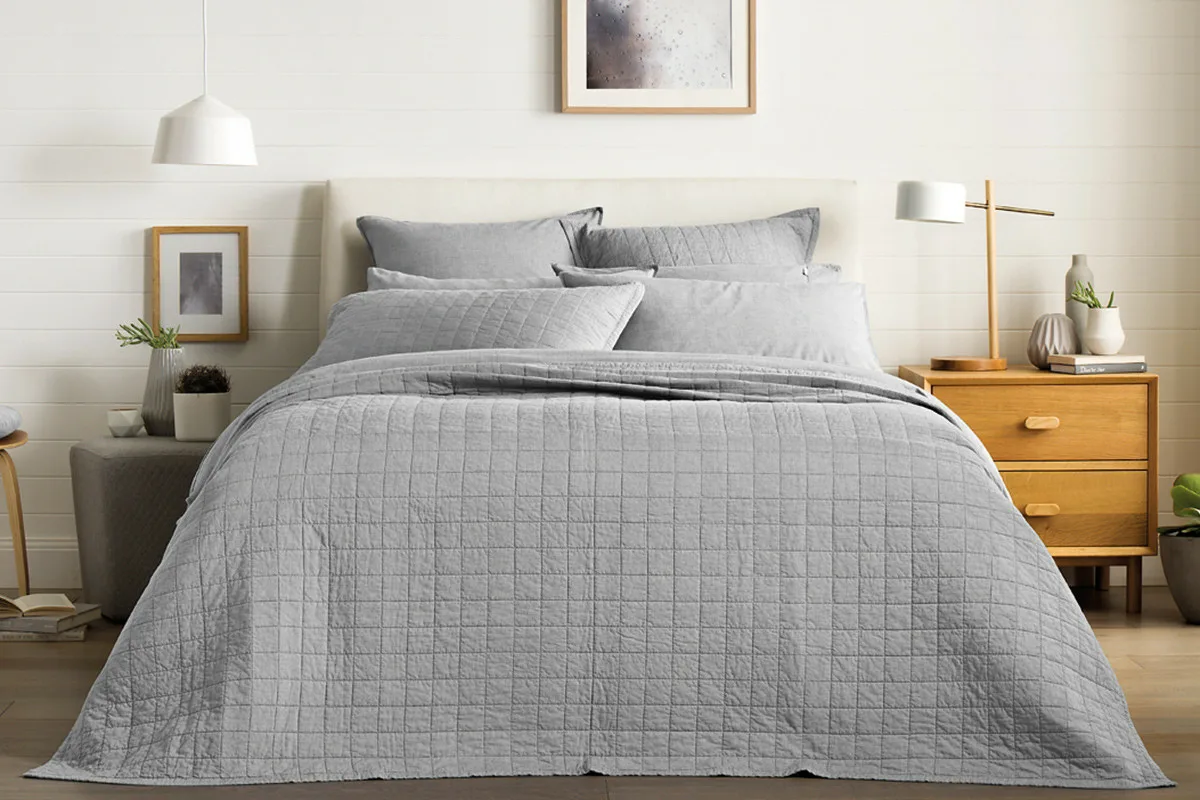 Não Só para Dormir: A Nova Tendência que Substitui Cobertores e Transforma Sua Cama na Estrela do Quarto