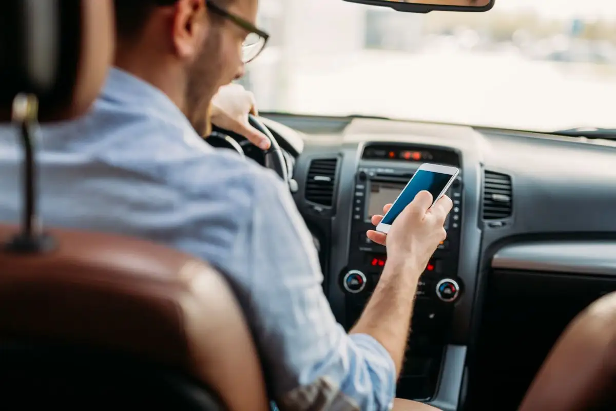 Cinco Coisas que Não Devem ser Transportadas no Interior do Carro: Evite Acidentes