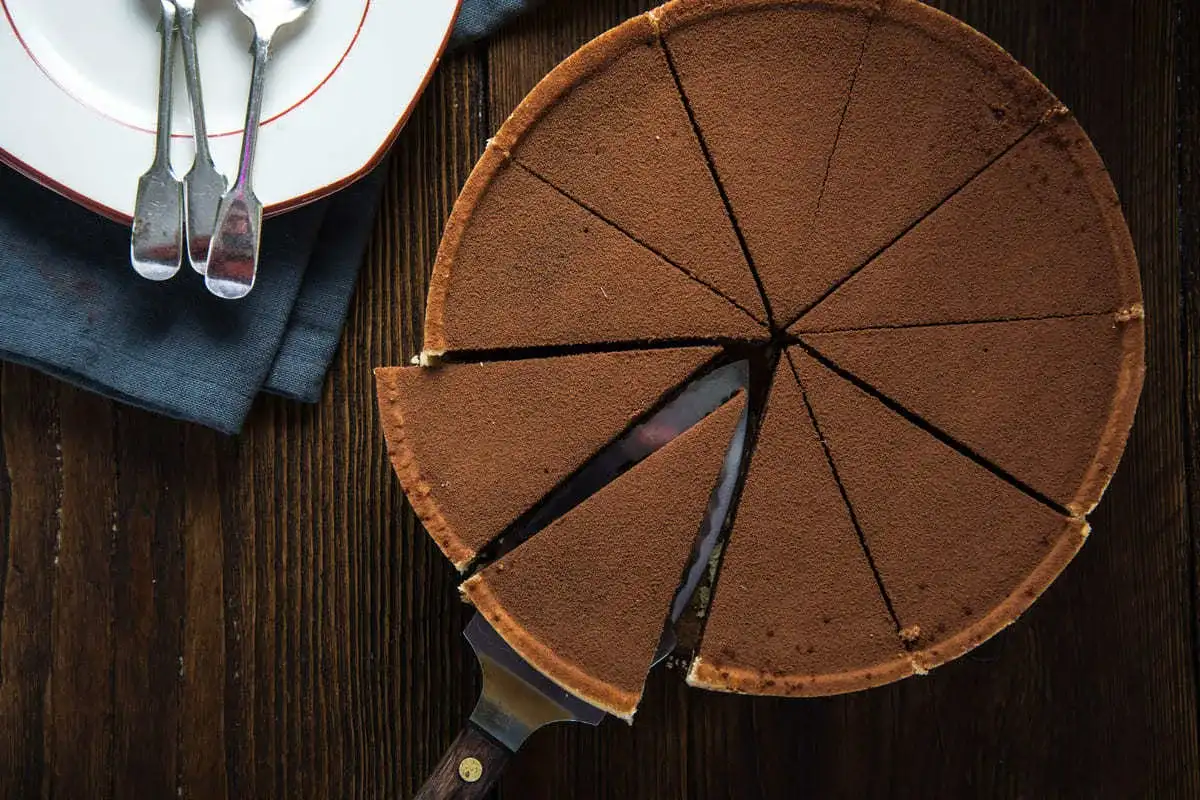 Como Manter um Bolo Cortado Fresco: Um Truque Simples e Eficaz