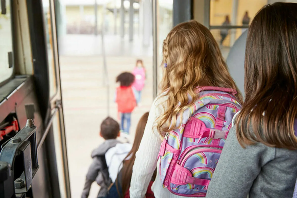 Como Preparar a Criança para Viagens Sozinha no Transporte: 5 Lições Importantes