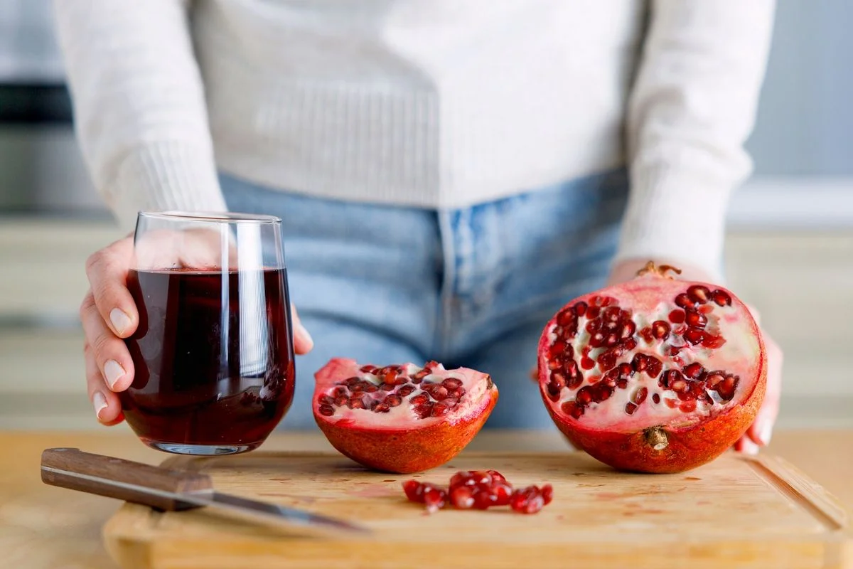 O que Acontece com Seu Corpo ao Consumir Romã Regularmente