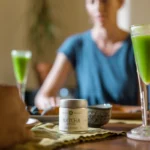 Coquetéis com Matcha Não Tornam o Álcool Saudável: Mito Desmentido por Nutricionistas